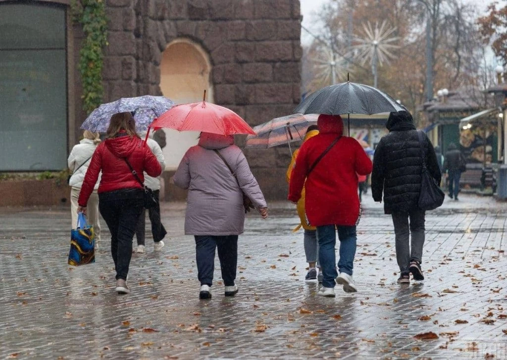 Україну накриють дощі та грози: які області омине негода